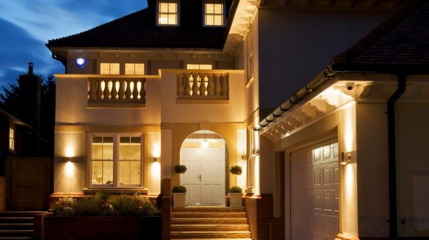 Wooden & Marble floors, huge lawn. 3 Bed, Attached Bath, Drawing Room, TV Lounge, 2 Kitchen, 5 Servant Quarters. in Islamabad