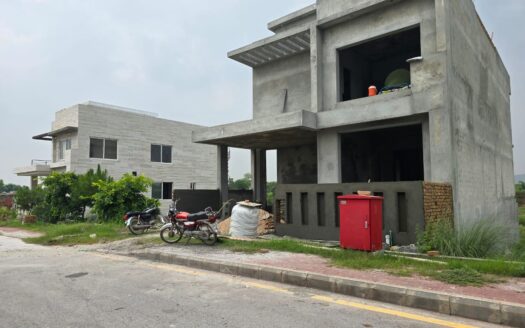 10 Marla Grey Structure House for Sale in Bahria Enclave, Corner Plot with 6 Marla Extra Land